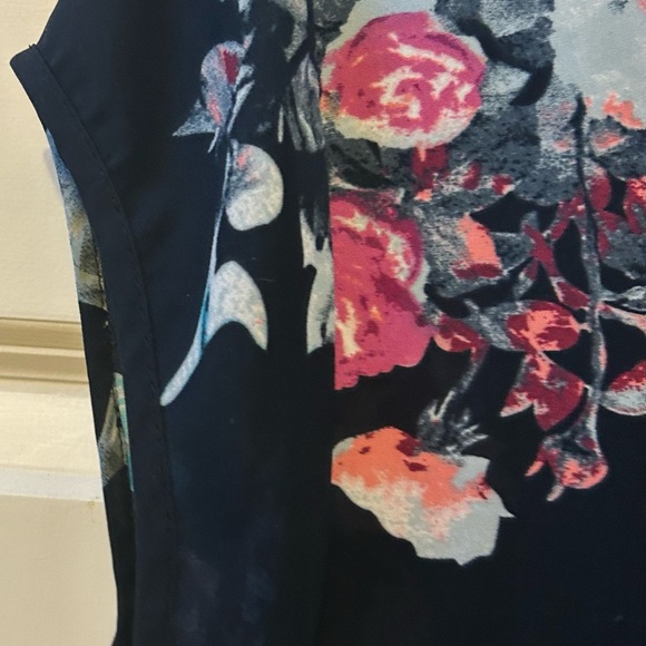 DR2 Black Floral Deep V Neck -Front and Back. Size Large - Picture 7 of 8